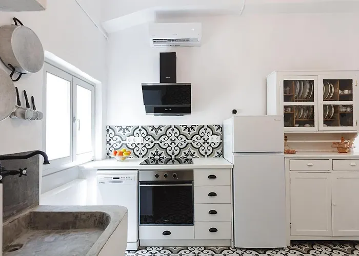 The Of The Old Port * Rethymno